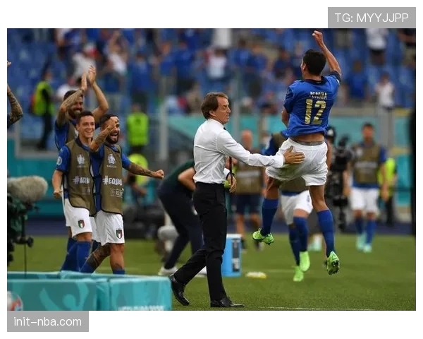 特写：进球献给父亲，尼科-威廉姆斯进球后手指天空告慰逝者